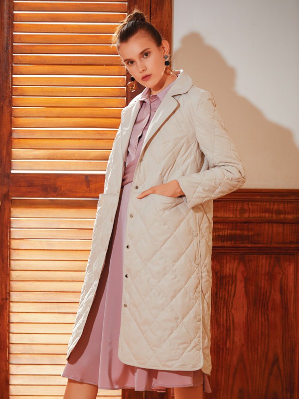 不同款式的羽绒服穿出不一样的气质