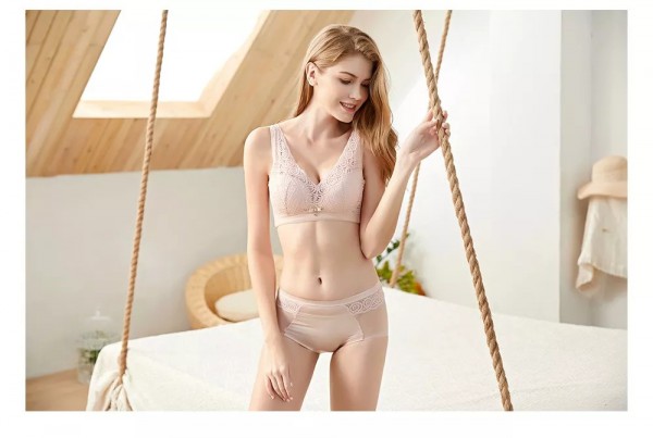 祝贺丹蓓姿内衣水富吉祥购物中心店11.11新柜开业