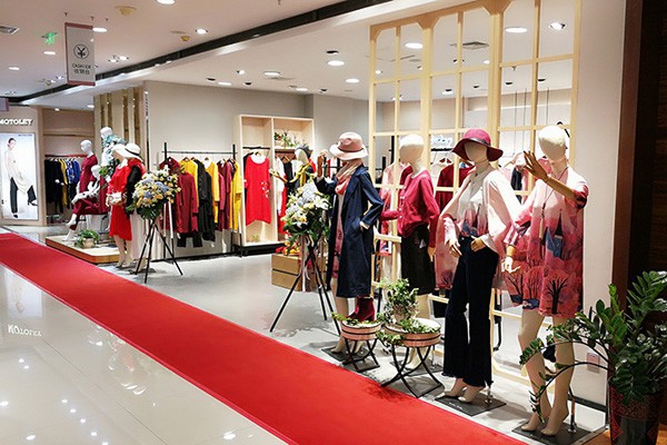 开一家女装店风险大吗 选择迪凯女装让你轻松稳赚