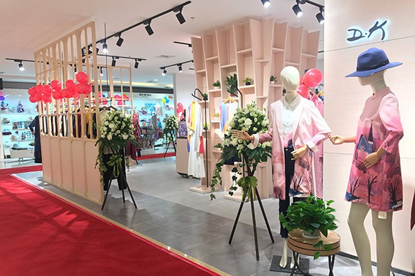 开一家女装店风险大吗 选择迪凯女装让你轻松稳赚