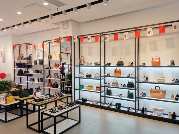 加盟什么有保障?优质项目丹比奴鞋包 助你降低创业风险