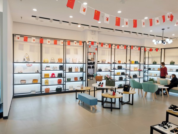 加盟什么有保障?优质项目丹比奴鞋包 助你降低创业风险