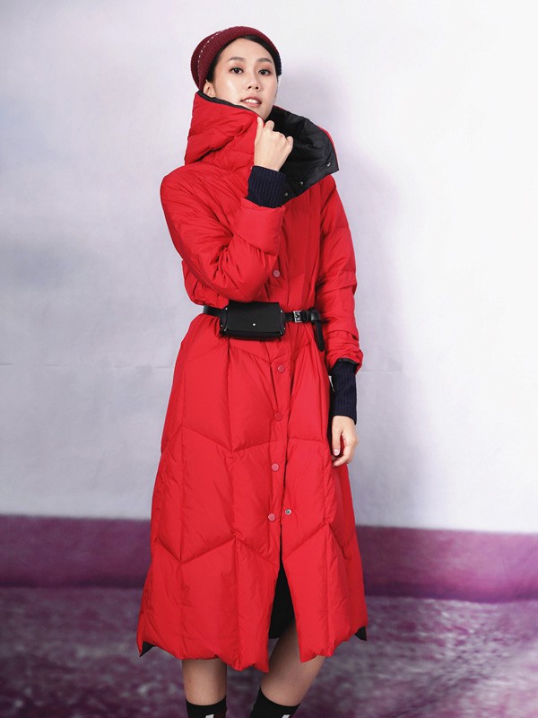 这个冬季 当然不能缺少一件长款的羽绒服