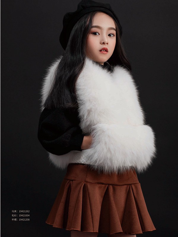 冬季时髦外套搭配 女孩子搭配这样的外套穿在身上很是好看