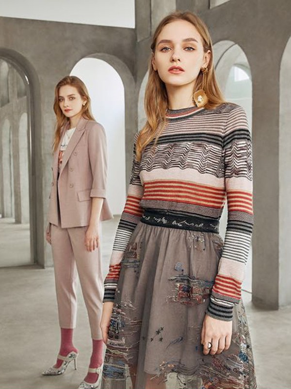 冬季优雅内搭 让你感受到茜可可的热情