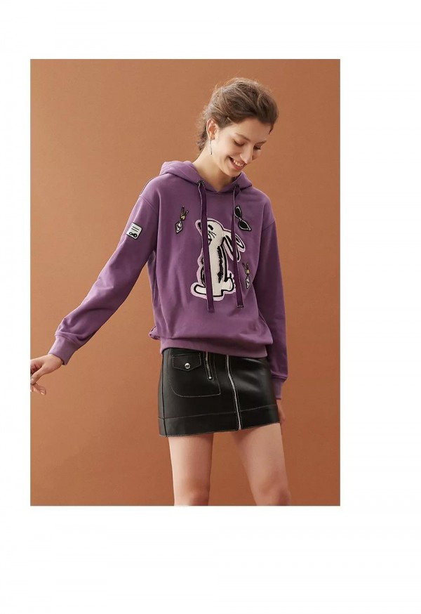 红贝缇打破冬日沉寂 用章仔图案打造气质穿搭