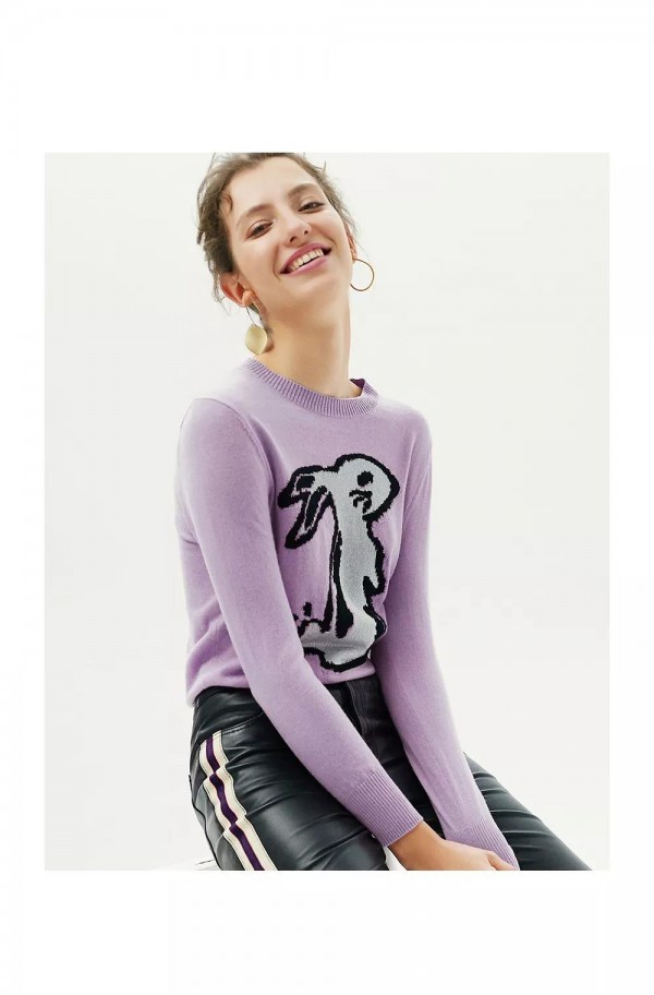 红贝缇打破冬日沉寂 用章仔图案打造气质穿搭