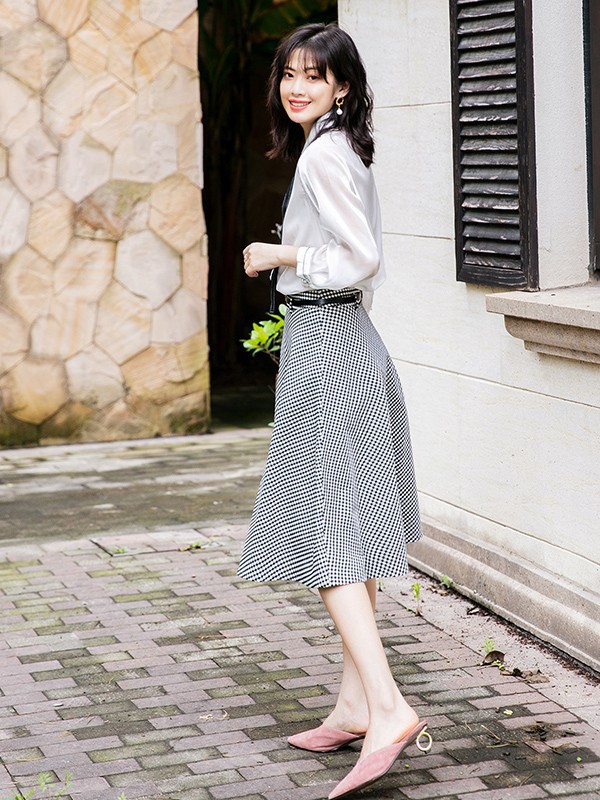 知性内搭可以选用什么单品 茜可可有哪些穿搭参考