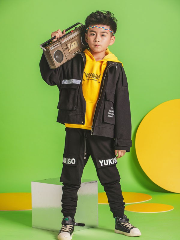 男孩子初冬外套穿搭 尤弛童品为你展现不一样的气质