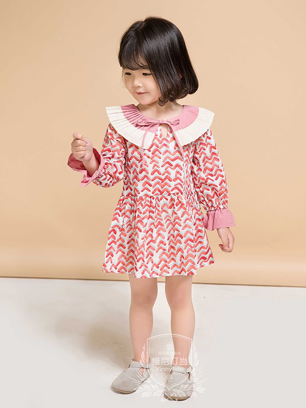 五岁女童有哪些适合的搭配 维尼叮当童装为你推荐