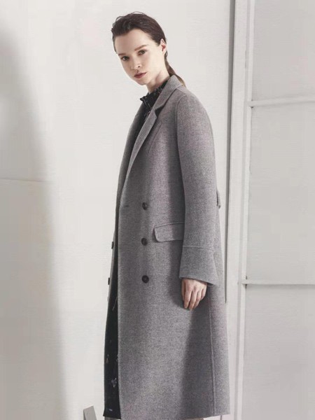 秋季大衣挑选什么颜色比较百搭