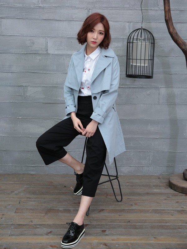 红色大衣怎么搭配更显气质 掌握穿搭技巧提升女性魅力