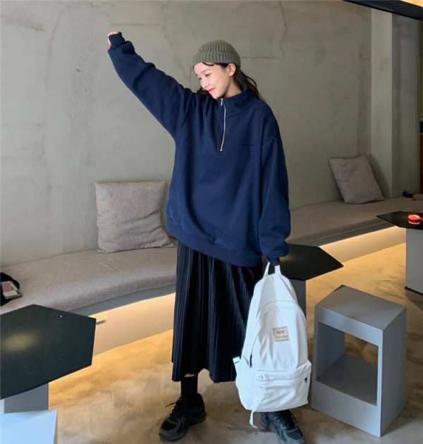 藏青色是什么颜色 藏青色冬日女装搭配技巧