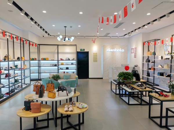 全面整合资源 丹比奴时尚鞋包开店更出色