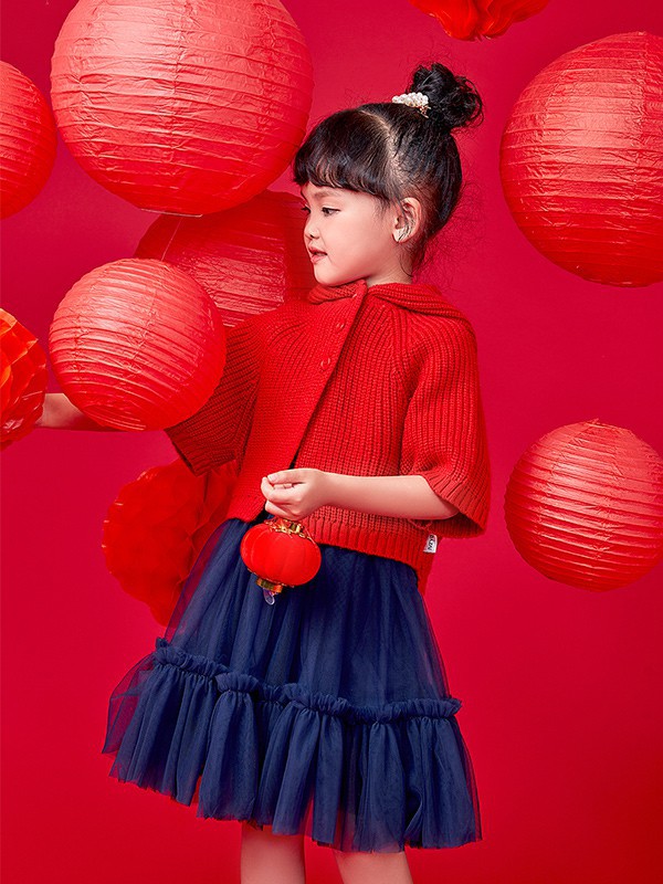 红色衣服配什么颜色好看 红色中国风外套下身配什么好看