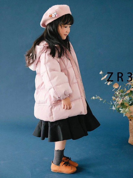 小女生的冬季穿搭法则 羽绒服好搭配吗