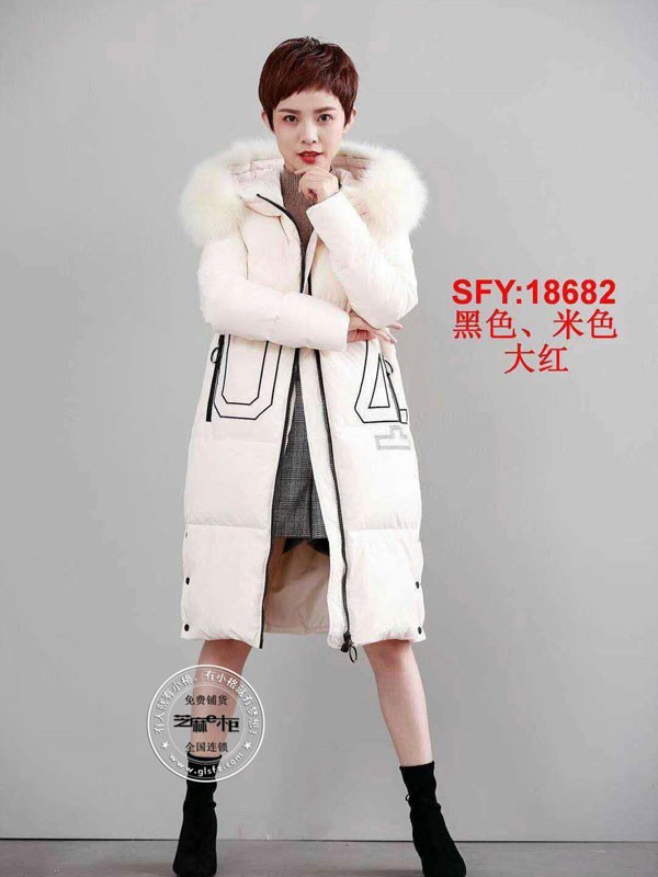 长款羽绒服这样挑 让你显瘦又保暖