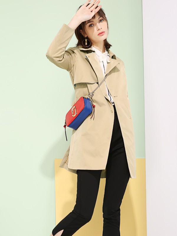 卡其色配粉色好看吗 卡其色外套配什么裤子