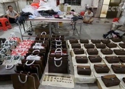 几万买的LV也是假货 近日查获假冒lv,爱马仕,香奈儿等奢侈品28000余件