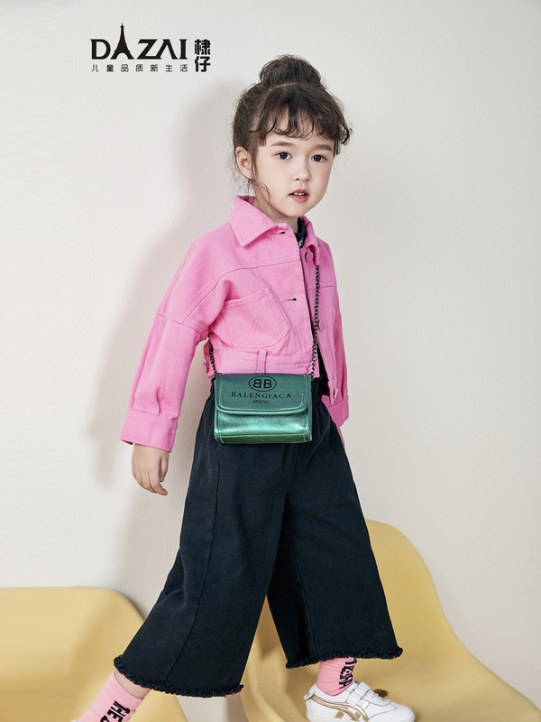 五岁左右的小女孩怎么穿 秋季流行什么款式的童装