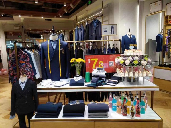 热烈祝贺埃沃定制桂林益华店今日盛大开业!