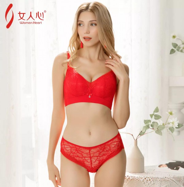 性感内衣的时髦搭配 女人心为你推荐