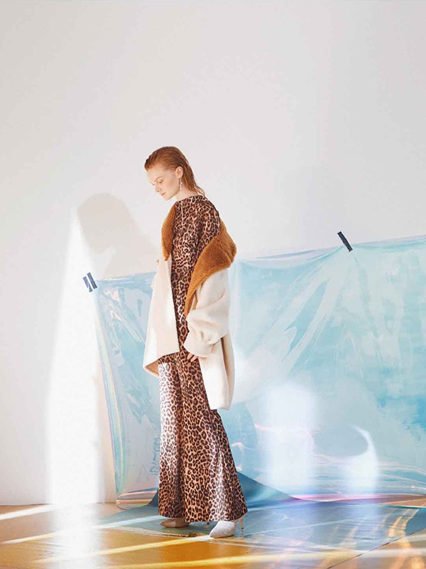 羊羔绒和格纹西装流行吗 冬日流行款外套穿搭