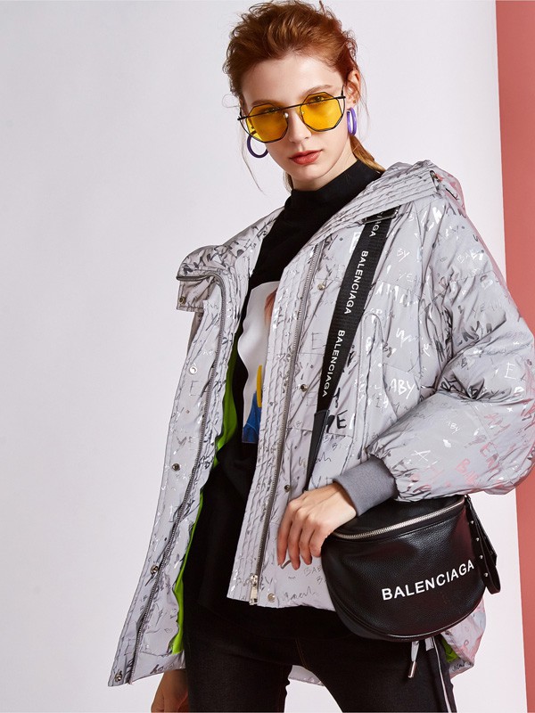 短款羽绒服怎么穿显高又显瘦 多彩羽绒服给你别样的体验