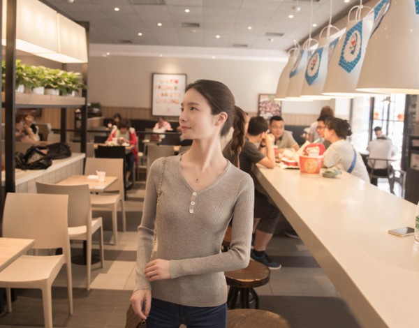 百搭款的套头衫有哪些 时尚好看的套头衫推荐