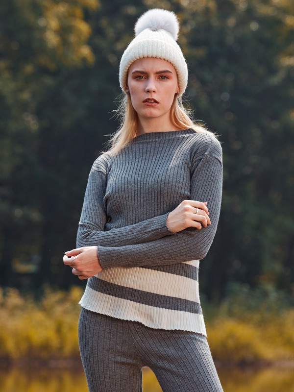 毛衣套头衫配怎么穿好看 毛衣套头衫配什么裤子