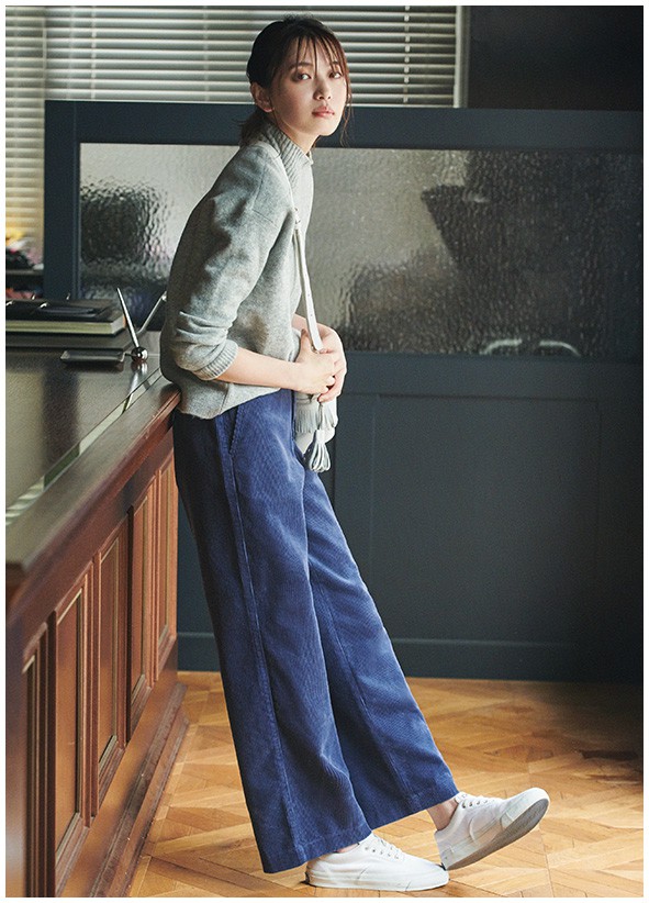 灯芯绒阔腿裤配什么衣服好看 灯芯绒面料会显胖吗?