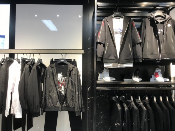 开男装店赚钱吗?贝克狮丹4家新店隆重开业