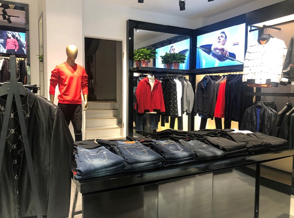 开男装店赚钱吗?贝克狮丹4家新店隆重开业