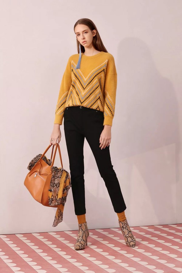 冬日打底毛衣也要穿出时尚感