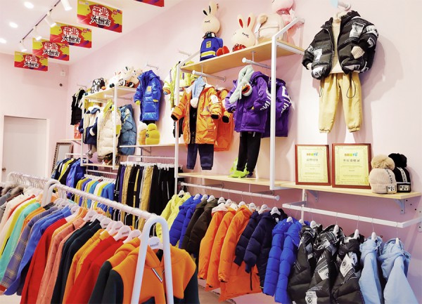 实业童装品牌选芭乐兔  恭喜孙女士新店开业大吉