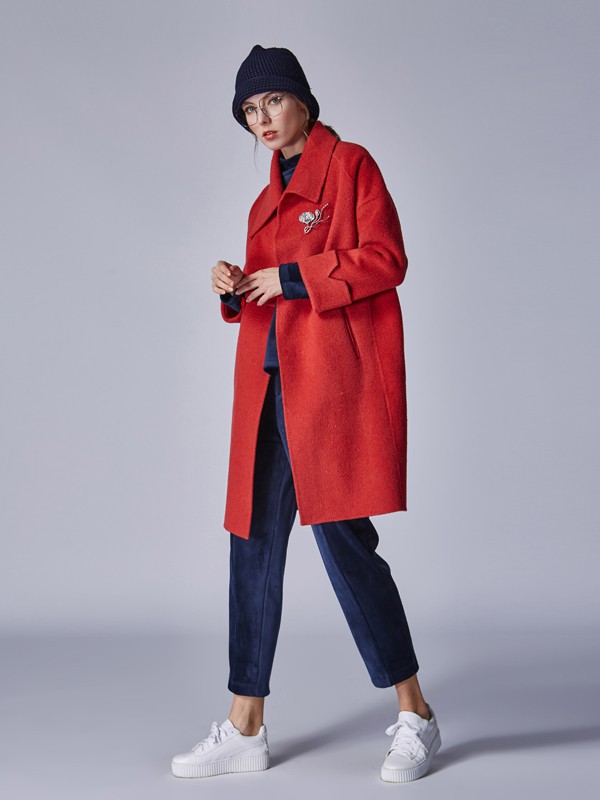 今年红色大衣要怎么穿 红色大衣如何配下装