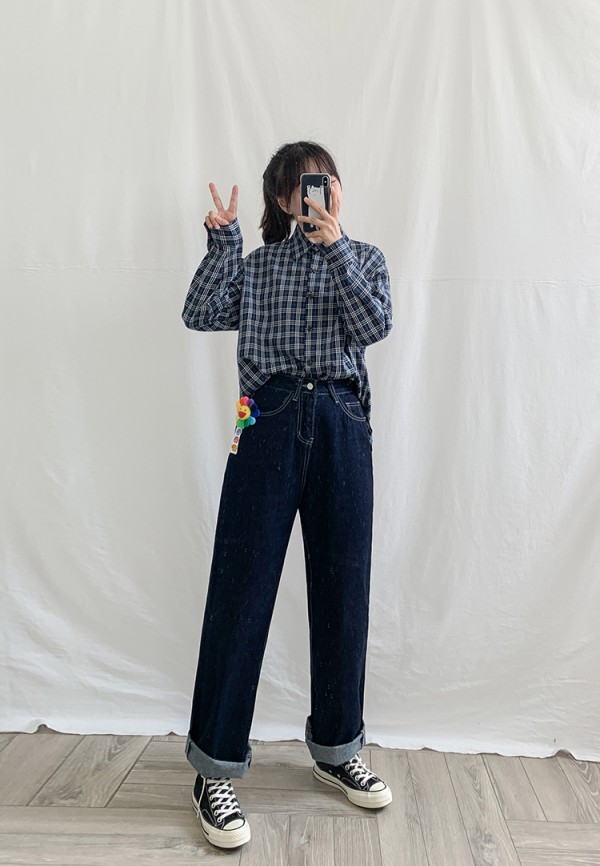 今年流行的老爹裤怎么穿好看 老爹裤配什么衣服比较时尚