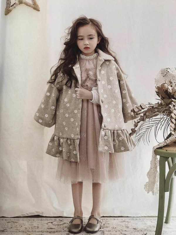 小女孩穿大衣配什么内搭好看 依草轩冬日女童大衣