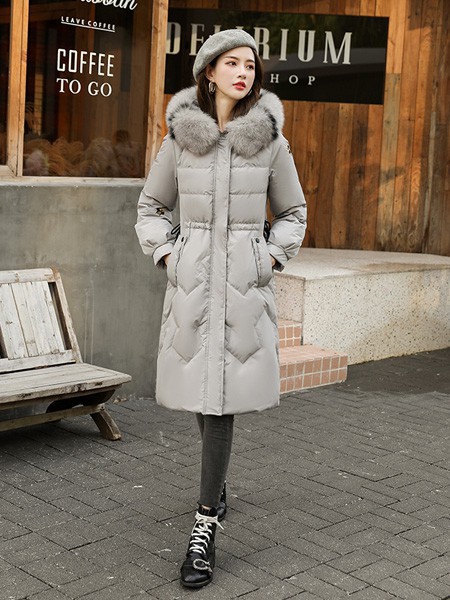 长款羽绒服怎么穿出时尚感?