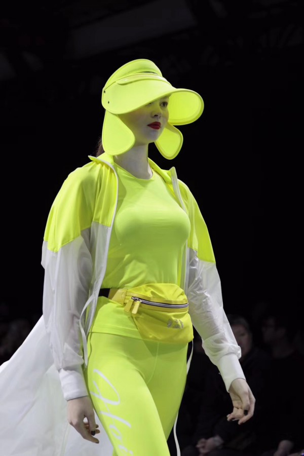 众星云集2020 HOII后益春夏新品发布会 穿过巨石阵 浩瀚太空的黑色秀场