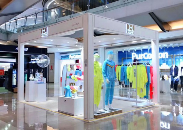 众星云集2020 HOII后益春夏新品发布会 穿过巨石阵 浩瀚太空的黑色秀场