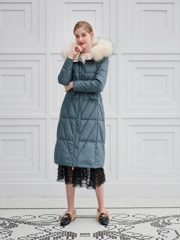 长款羽绒服如何搭配 雁腾逸给你穿搭灵感