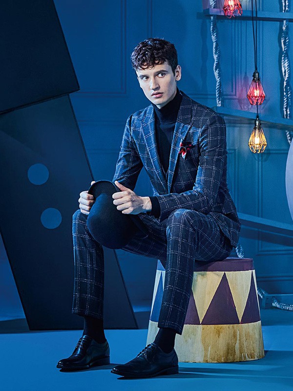 成熟男士穿格子西装好看吗 格子西装可以配高领打底衫吗