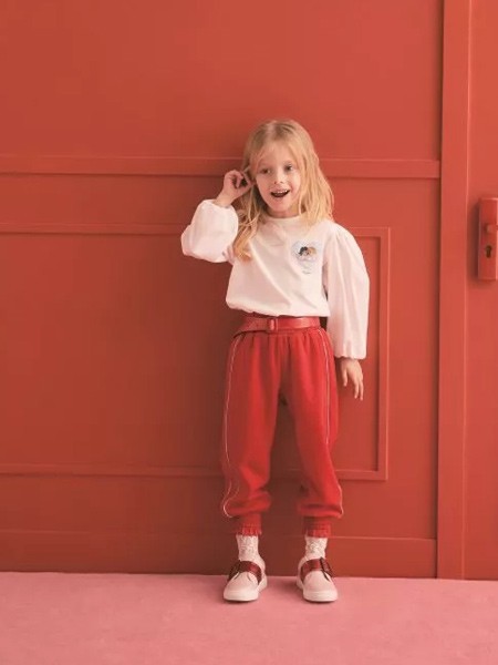 束脚运动裤配什么衣服 儿童束脚运动裤怎么搭配好看