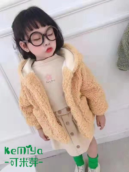 小女孩穿颗粒绒外套好看吗 连帽颗粒绒要怎么搭配