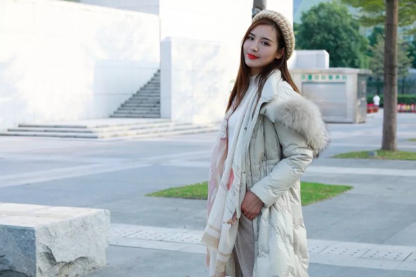 什么颜色的外套比较流行 冬日如何穿搭时尚又保暖