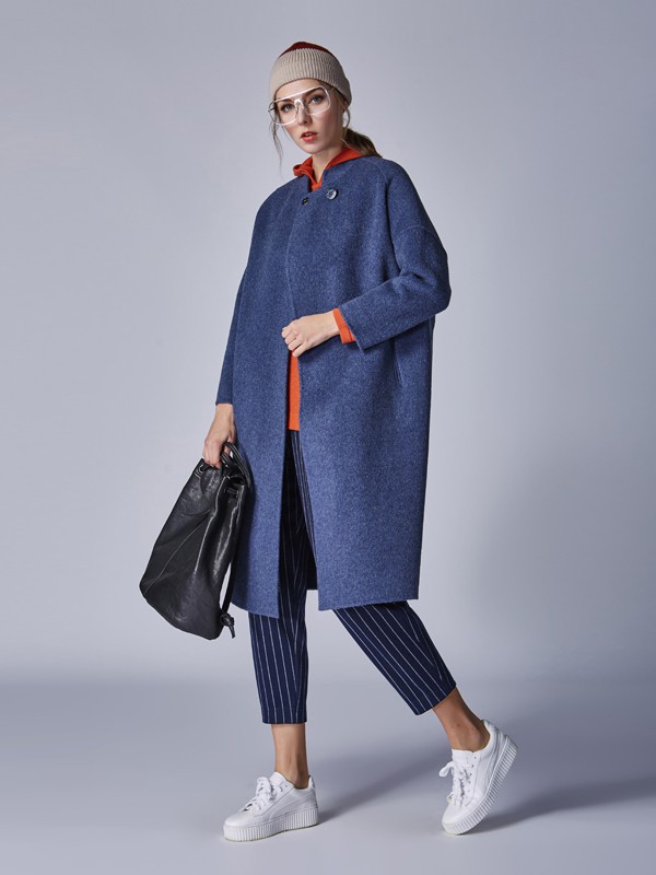 藏青色裙子怎么穿好看 藏青色大衣配什么颜色的内搭