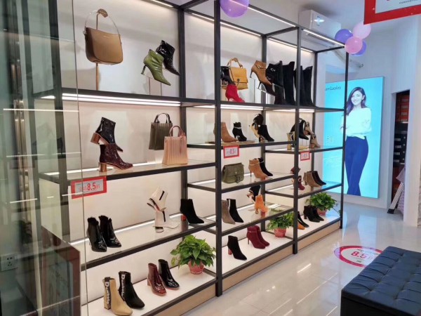 市场竞争激烈 丹比奴时尚鞋包迅速站稳市场