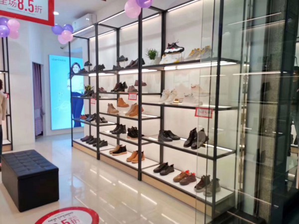 市场竞争激烈 丹比奴时尚鞋包迅速站稳市场