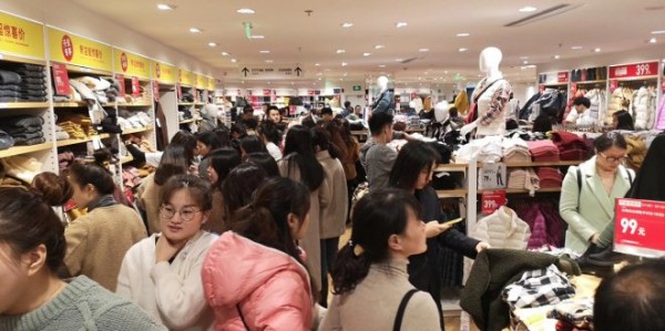 优衣库南京新百店开业三天残联全国冠军